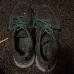 Tennis shoe